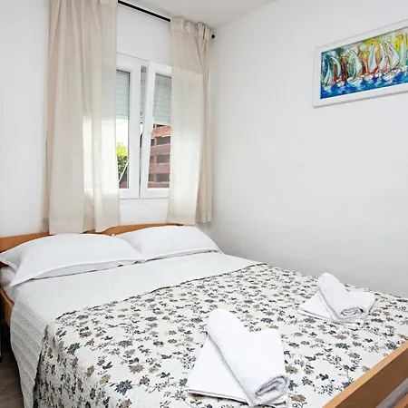 Apartman With Parking Space - 22143 Rogoznica (Sibenik-Knin)