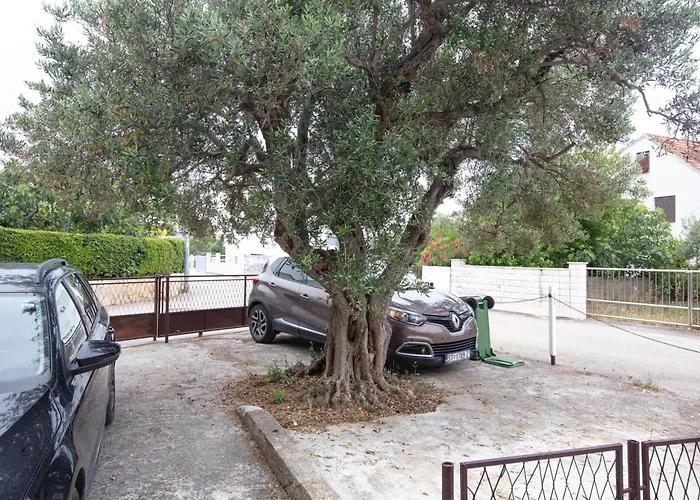 With Parking Space - 22143 Rogoznica (Sibenik-Knin)