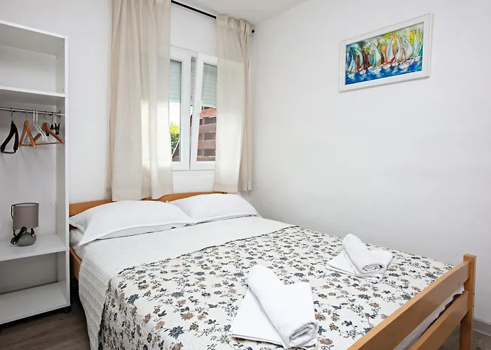 Apartamento With Parking Space - 22143 Rogoznica (Sibenik-Knin)